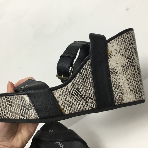 VOLCOM Platform Sandals - Picture 16 of 16